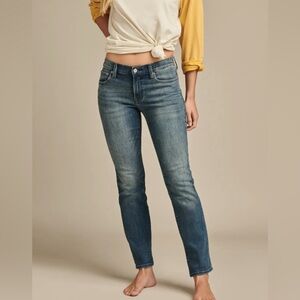 Lucky Brand Sweet Mid Rise Classic Riot Wash Straight Light Blue Denim Jeans